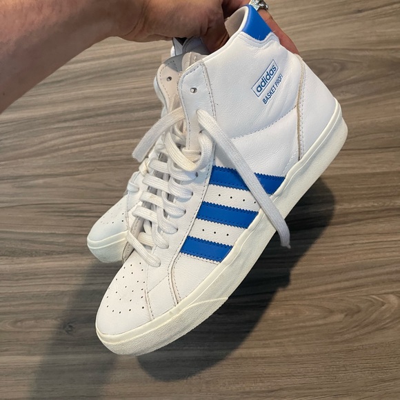 [SOLD] Adidas mid top shoes - Picture 6 of 8